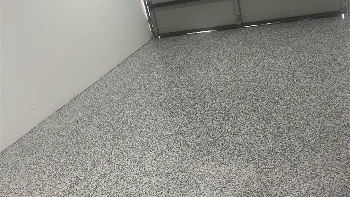 Seamless epoxy flake floor in a commercial facility