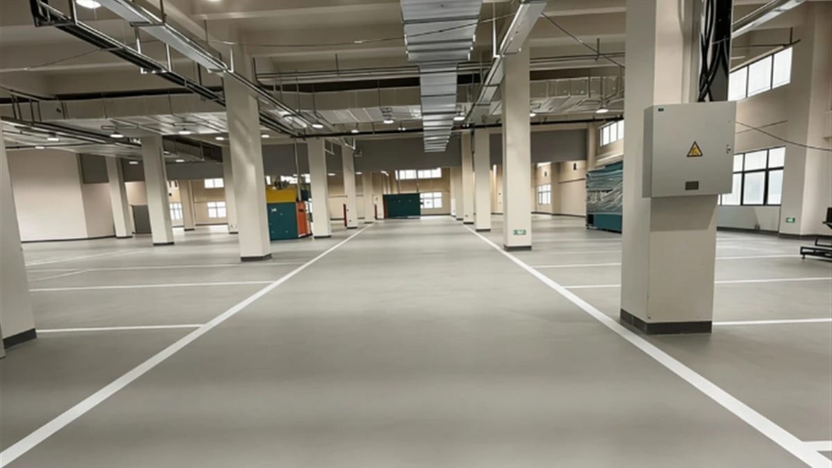 Wide food processing production floor with cementitious urethane coating