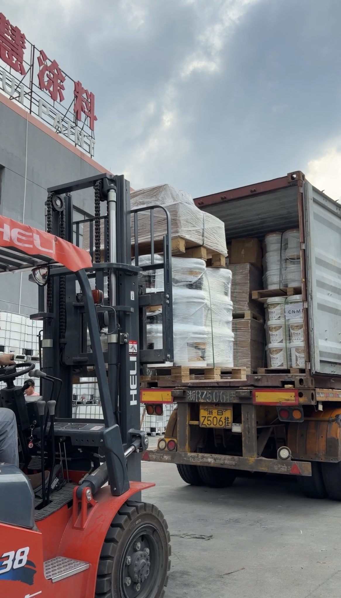 Forklift loading coating pallets into an export container