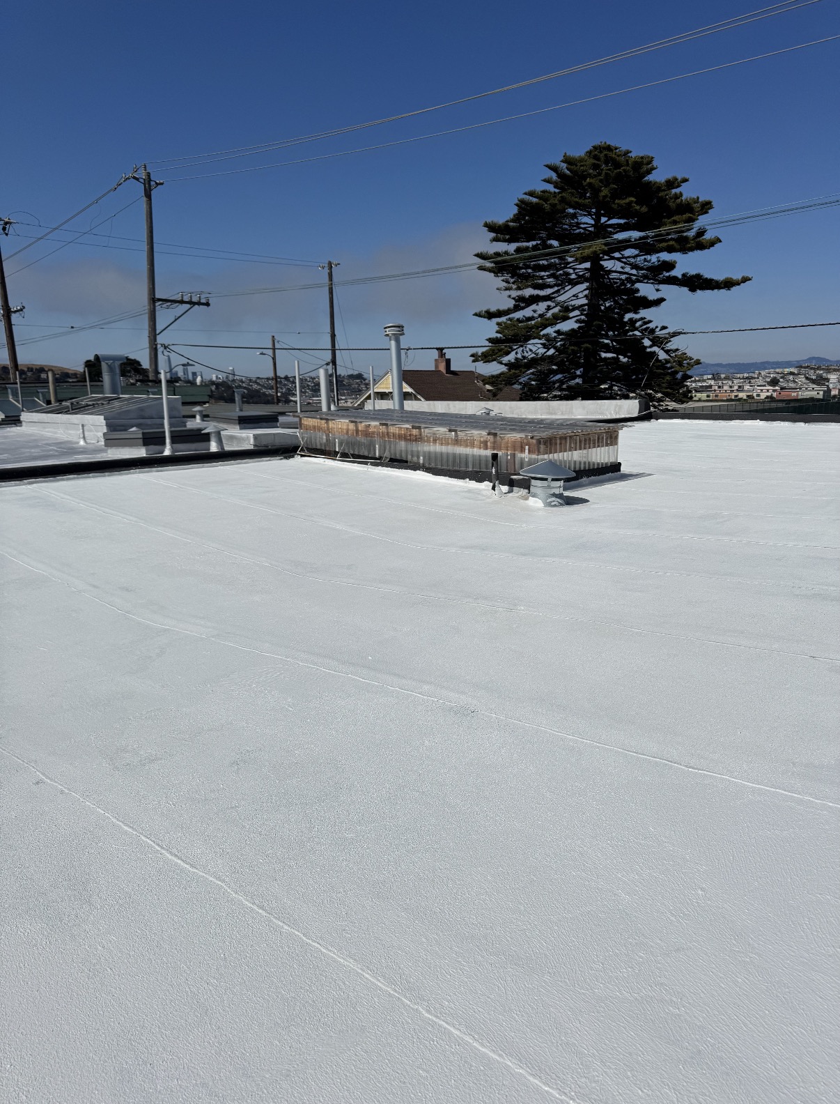 White reflective waterproof roof coating