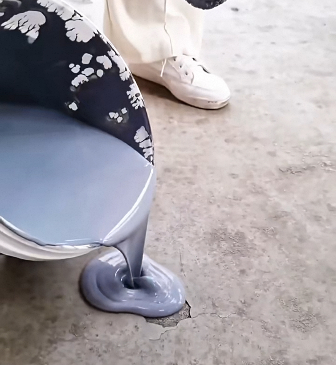 Gray liquid waterproof coating